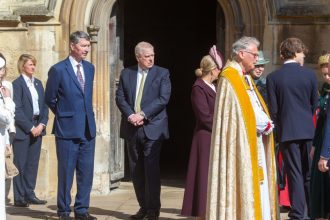 galerie foto printul andrew s a alaturat regelui charles si reginei camilla la slujba de paste dupa o lunga perioada de retragere din viata publica 68050bf876454