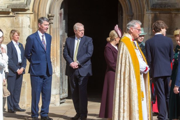 galerie foto printul andrew s a alaturat regelui charles si reginei camilla la slujba de paste dupa o lunga perioada de retragere din viata publica 68050bf876454