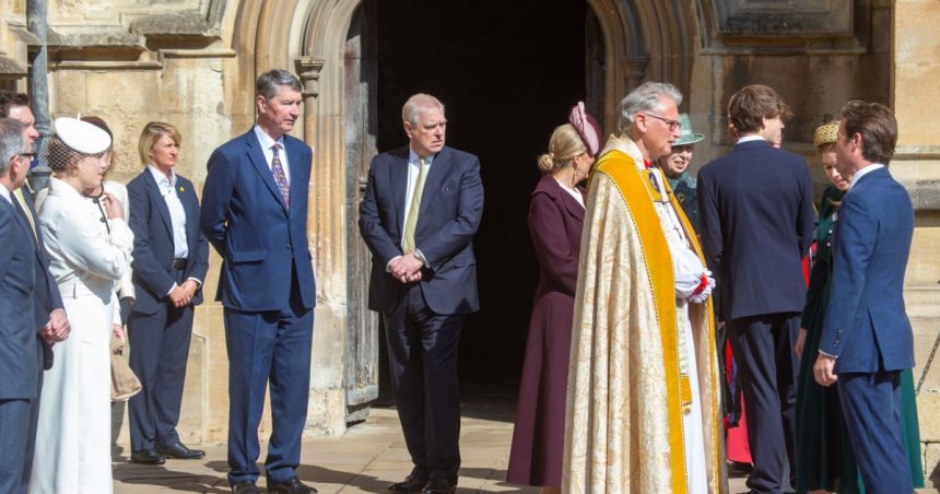 galerie foto printul andrew s a alaturat regelui charles si reginei camilla la slujba de paste dupa o lunga perioada de retragere din viata publica 68050bf876454