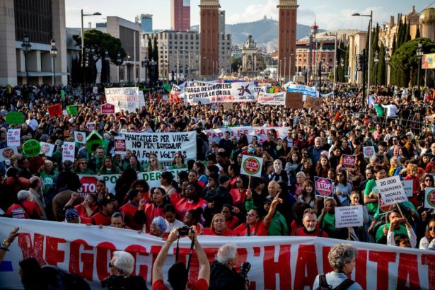 galerie foto zeci de mii de oameni au protestat in spania impotriva crizei locuintelor sa punem capat speculei imobiliare 67f251d3b066f