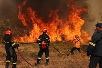 grecia se pregateste de sezonul incendiilor pe fondul schimbarilor climatice numar record de pompieri mobilizati in 2025 680a34accf095