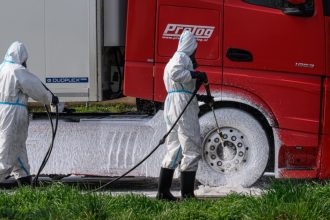 guvernul a alocat 50 milioane lei ca ansvsa sa cumpere vaccinuri si echipamente astfel incat febra aftoasa sa nu ajunga in romania 67ffb37320f0c