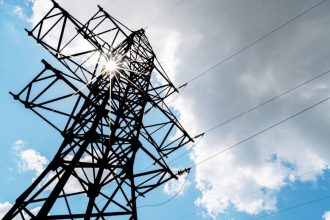 guvernul modifica din nou taxa pe stalp nivelurile de impozitare aplicate companiilor de stat si private vor fi mai mici 67ee869181945