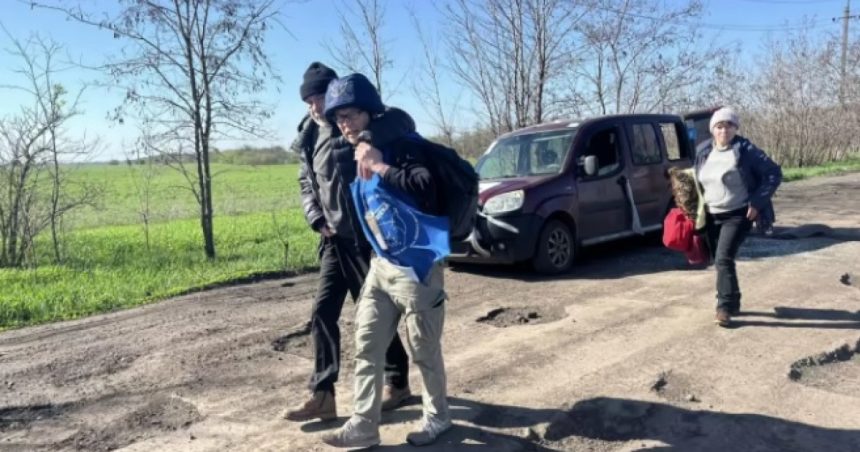 in timpul armistitiului de paste fortele ruse au atacat cu drone voluntarii ucraineni care evacuau civili in donetk 68051d8ba22d2