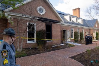 incendiu provocat la locuinta unei figuri importante a partidului democrat din sua josh shapiro era in casa careia i a fost dat foc 67fc9c335edbe