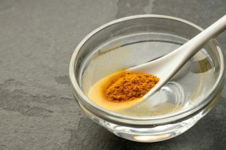 incepe ti ziua cu apa calda si turmeric si vezi ce beneficii iti aduce 67f8023b303f9