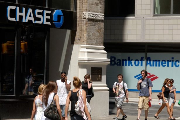 ingrijorari printre marile banci directorii jpmorgan si bank of america au discutat cu alti sefi din domeniu despre tarifele lui trump 67f413d376267