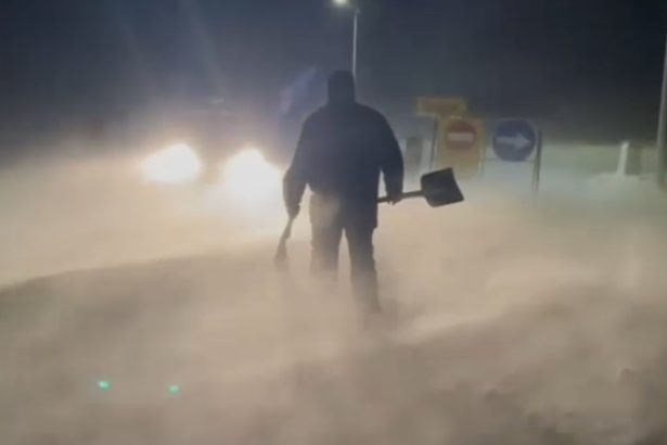interventie a jandarmilor montani pentru salvarea unor turisti ramasi inzapeziti langa statiunea stana de vale 67f978864a045