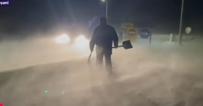 interventie a jandarmilor montani pentru salvarea unor turisti ramasi inzapeziti langa statiunea stana de vale 67f978864a045