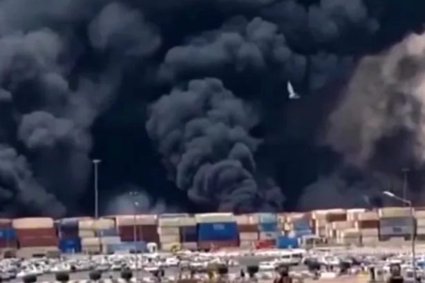 iranul acuza neglijenta pentru explozia din cel mai mare port de containere al tarii in timp ce numarul mortilor a ajuns la 70 6810b715d6c1c