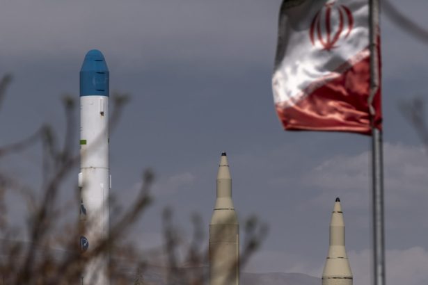 iranul il sfideaza pe donald trump si isi inarmeaza fortele loiale din irak cu rachete care pot ajunge pana in europa 67f6834305c30