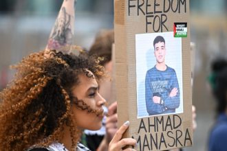 israelul elibereaza un palestinian arestat pe cand avea 13 ani a stat 10 ani in inchisoare dupa o condamnare controversata 67f8c17c8d206