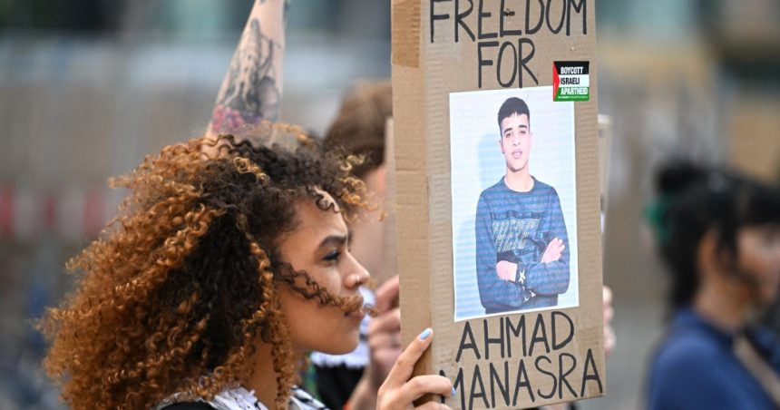 israelul elibereaza un palestinian arestat pe cand avea 13 ani a stat 10 ani in inchisoare dupa o condamnare controversata 67f8c17c8d206