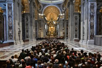 live videotext roma sub asediul celor care vor participa la funeraliile papei mormantul suveranului pontif va putea fi vizitat de duminica 680a406501f3e