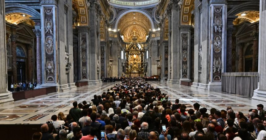 live videotext roma sub asediul celor care vor participa la funeraliile papei mormantul suveranului pontif va putea fi vizitat de duminica 680a406501f3e