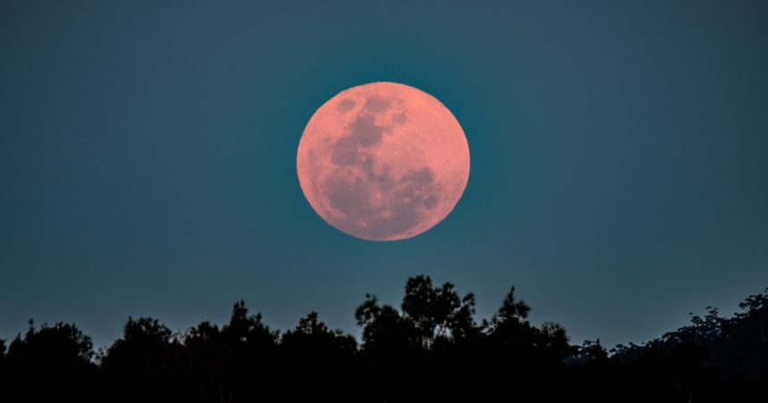 luna roz pe 13 aprilie cand poate fi observat fenomentul astronomic in romania si ce semnificatie are luna plina 67fabf7a5b193