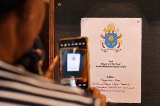 masinaria de comunicare a vaticanului la turatie maxima pentru a anunta lumii decesul papei francisc 680676156abf8