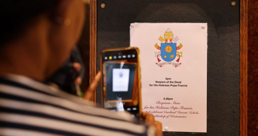 masinaria de comunicare a vaticanului la turatie maxima pentru a anunta lumii decesul papei francisc 680676156abf8