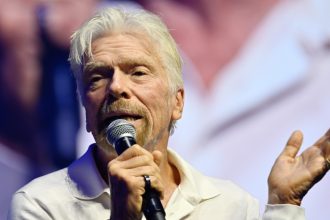 miliardarul richard branson avertizeaza sua retrageti greseala colosala a tarifelor sau veti plati un pret dureros 67f4081c062b3