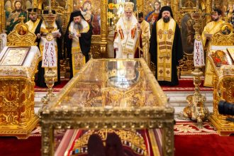 moastele sfintei imparatese elena au ajuns la manastirea pantocrator pelerinii sunt asteptati pana pe 8 mai 6812818633c46
