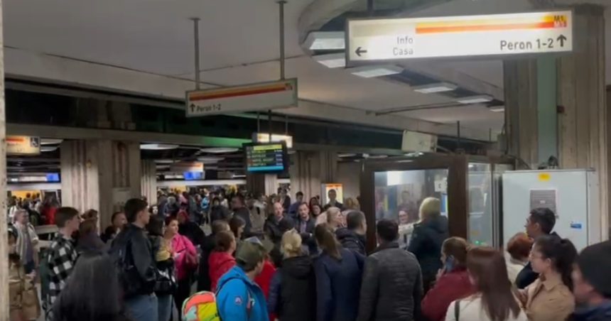 news alert o femeie s a aruncat in fata metroului circulatie perturbata pe magistralele 1 si 3 67ec00dc63d7f