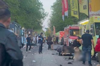news alert o masina a intrat in multime la un festival in vancouver mai multe persoane au fost ucise anunta autoritatile 680dd97e9c689