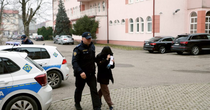 o casa a ororilor in care se aflau 31 de copii a fost descoperita in bosnia politist arestat pentru trafic de persoane 67eebd6929983