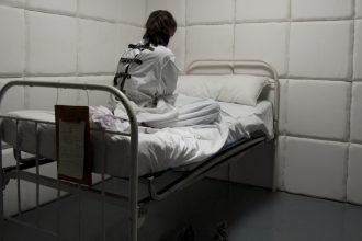 o fetita a fost imobilizata sedata si internata la psihiatrie in noua zeelanda dupa o eroare a politiei este extrem de tulburator 67eceb00cc356