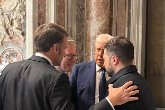 o intalnire pozitiva trump macron zelenski si starmer au discutat in interiorul bazilicii sfantul petru de la vatican 680cedf08f6a0