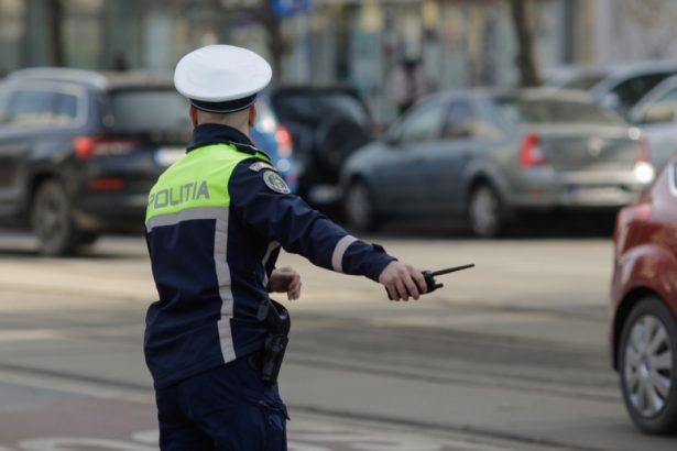 o masina de politie avariata in sectorul 1 dupa ce un sofer beat nu a oprit la semnalele agentilor cu ce viteza conducea 6804f71a99eb9