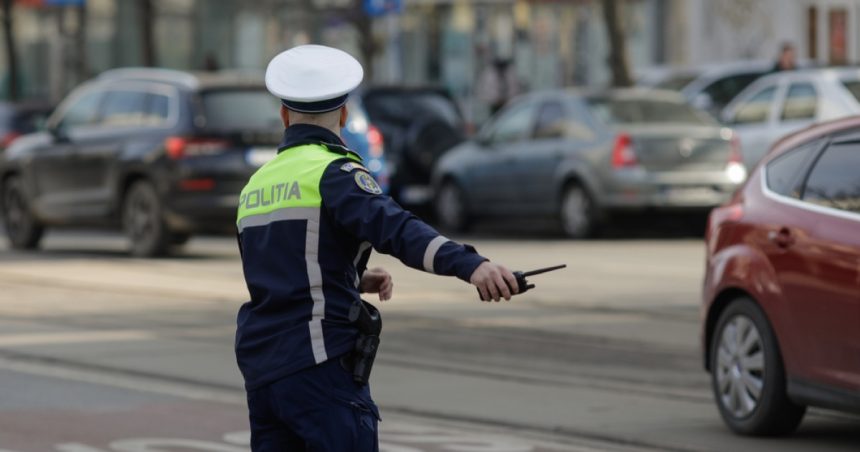 o masina de politie avariata in sectorul 1 dupa ce un sofer beat nu a oprit la semnalele agentilor cu ce viteza conducea 6804f71a99eb9