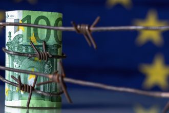 ong urile din europa se tem ca finantarea din partea ue va fi taiata o campanie a politicienilor de dreapta ridica intrebari 67fcb853461ce