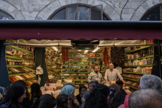 opozitia turca face apel la un boicot comercial cetatenii sunt indemnati sa nu cumpere de la companii considerate pro erdogan 67ed314fec67f
