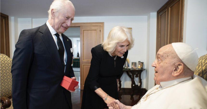 papa francisc i a primit pe regele charles si regina camilla la vatican ce le a transmis suveranul pontif 67f78d474aca3