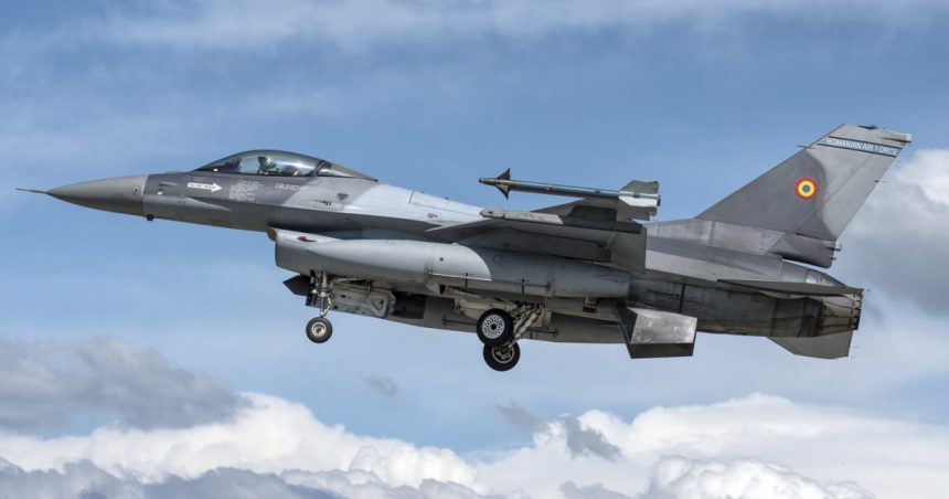 patru avioane f 16 fighting falcon ale fortelor aeriene romane participa la o noua misiune de politie aeriana intarita in polonia 67eb9c1499140