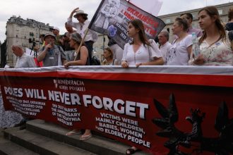 polonia a reluat exhumarile victimelor masacrului de la volinia sursa de tensiuni cu kievul este o misiune complicata 680a51fbb2060