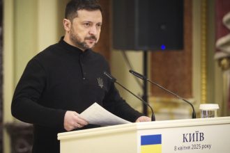 presedintele zelenski a cerut parlamentului de la kiev aplicarea legii martiale in ucraina inca 90 de zile 67fe54d309829