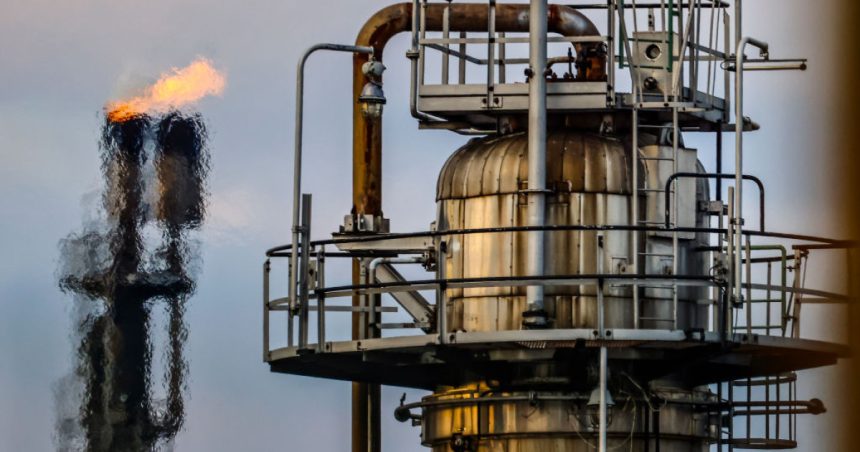 previziuni sumbre pentru economia rusiei scad veniturile din exporturile de petrol si gaze principala sursa de bani pentru kremlin 6808c0052f62c