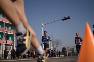 primul maraton international la phenian din ultimii sase ani la cursa din coreea de nord participa si romani 67f22c5294446