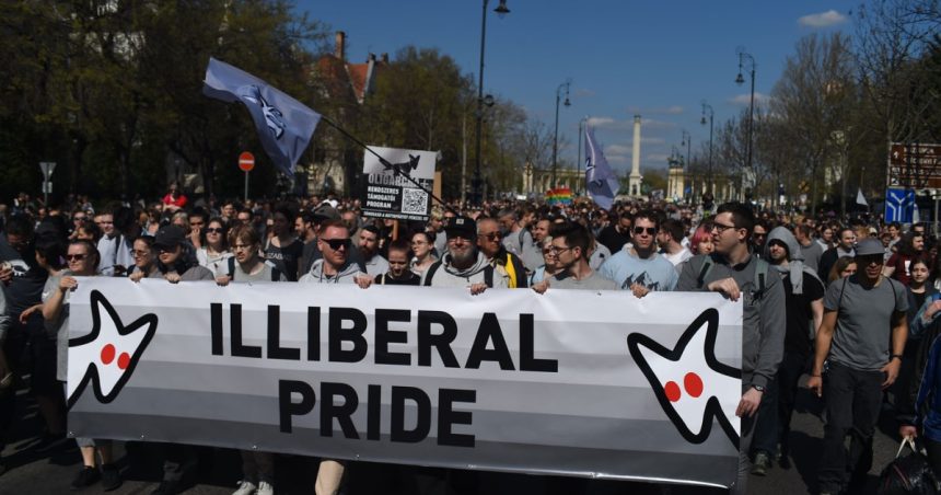 protest inedit la budapesta viktor orban ironizat din cauza legii anti lgbtq sa fim toti la fel 67fb7fe831e9b