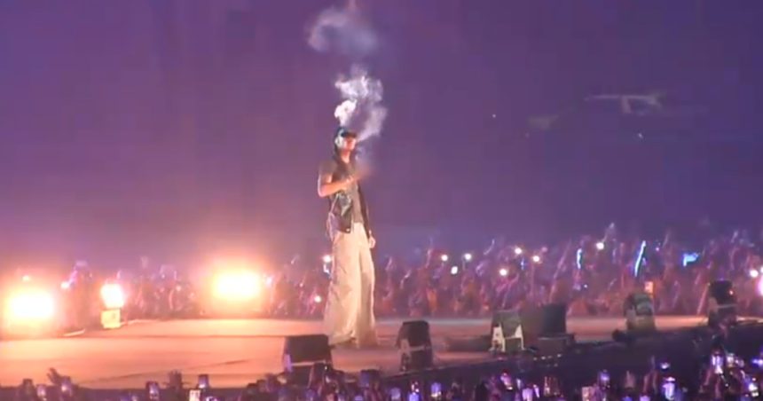 rapperul wizz khalifa a fost condamnat in romania sa plateasca o amenda pentru detinerea de droguri 680a5810806a7