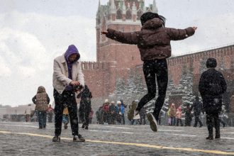 rata natalitatii in rusia a scazut la minimul ultimilor 200 de ani se va ajunge la o populatie comparativa cu cea a imperiului rus 67fe1dbfa467d