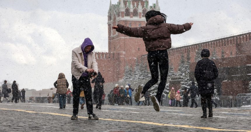 rata natalitatii in rusia a scazut la minimul ultimilor 200 de ani se va ajunge la o populatie comparativa cu cea a imperiului rus 67fe1dbfa467d