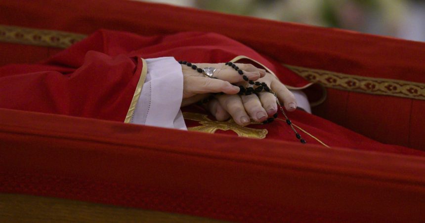 ritualul funerar al papei francisc ce etape vor avea loc pana la inmormantarea suveranului pontif 6808eb62bde86