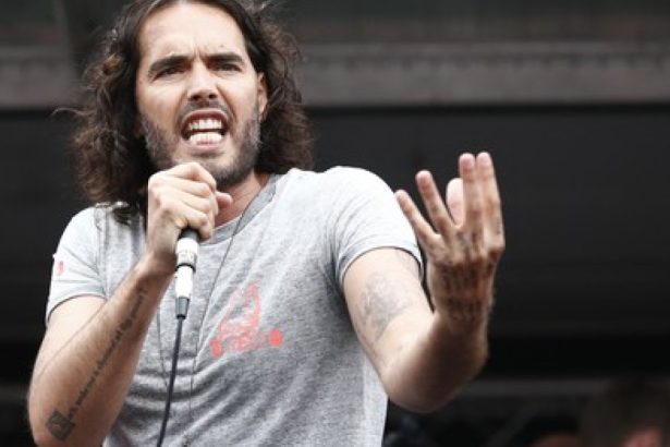 russell brand a fost pus sub acuzare pentru viol 67eff2ca07251