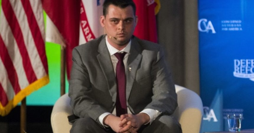 scurgere de informatii la pentagon dan caldwell consilier de top al lui pete hegseth a fost suspendat si dat afara din cladire 67ff3e07ed53f