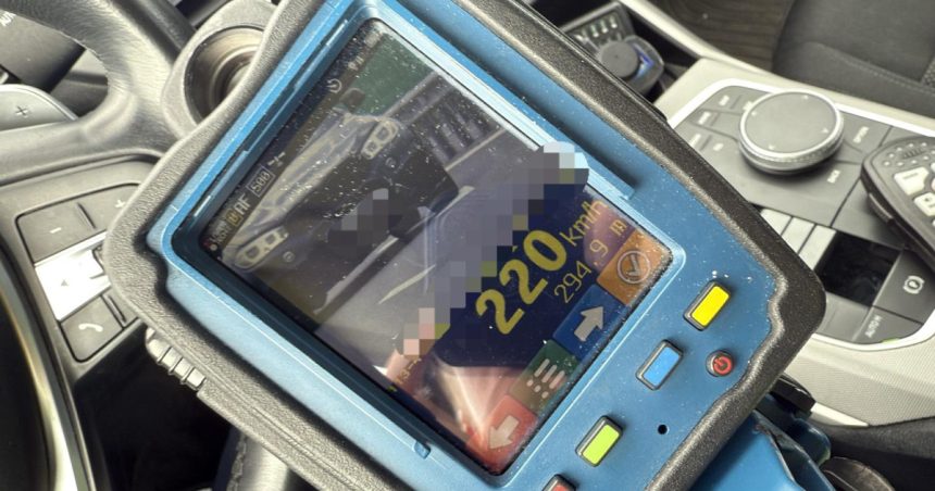 sofer depistat cu 220 km h pe a1 in zona localitatii talmaciu politisti nu s a gandit prea mult inainte de a apasa acceleratia 67eecce12f16c
