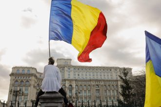 stegarul dac sanctionat dupa ce s a urcat pe un stalp al gardului de la palatul parlamentului cat a fost amenda 67f96116e50be