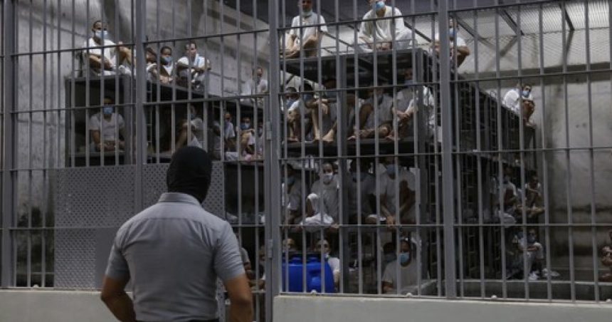 sua au expulzat in el salvador zece criminali din organizatii teroriste vor fi inchisi in mega inchisoarea cecot 67fc2126b3487