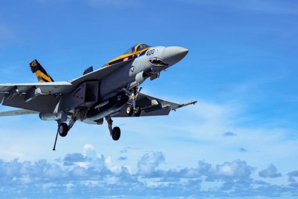 sua au pierdut un avion de 60 de milioane de dolari pe mare dupa ce a cazut peste bord de pe un portavion cum s a petrecut incidentul 68106f9abbcde
